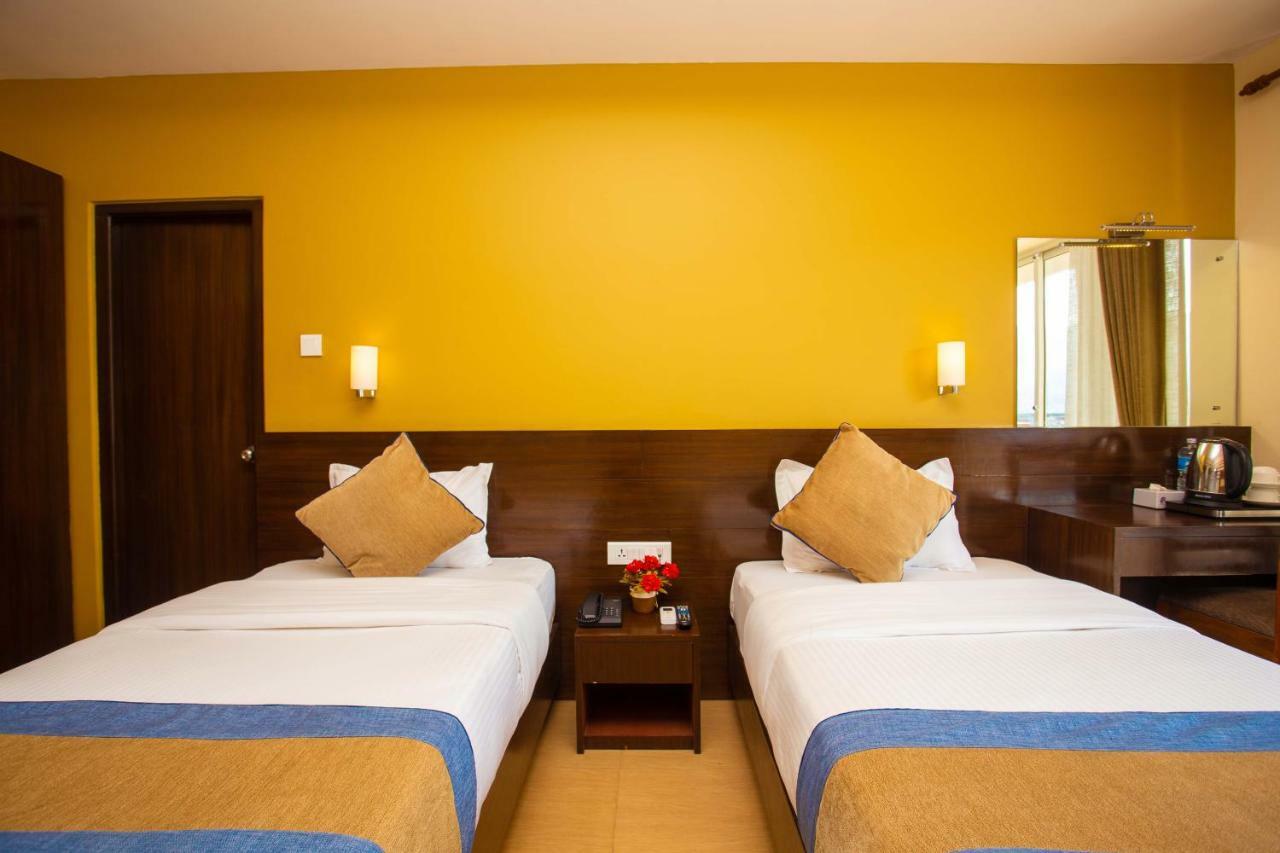 פוקהרה Hotel Lake Paradise מראה חיצוני תמונה