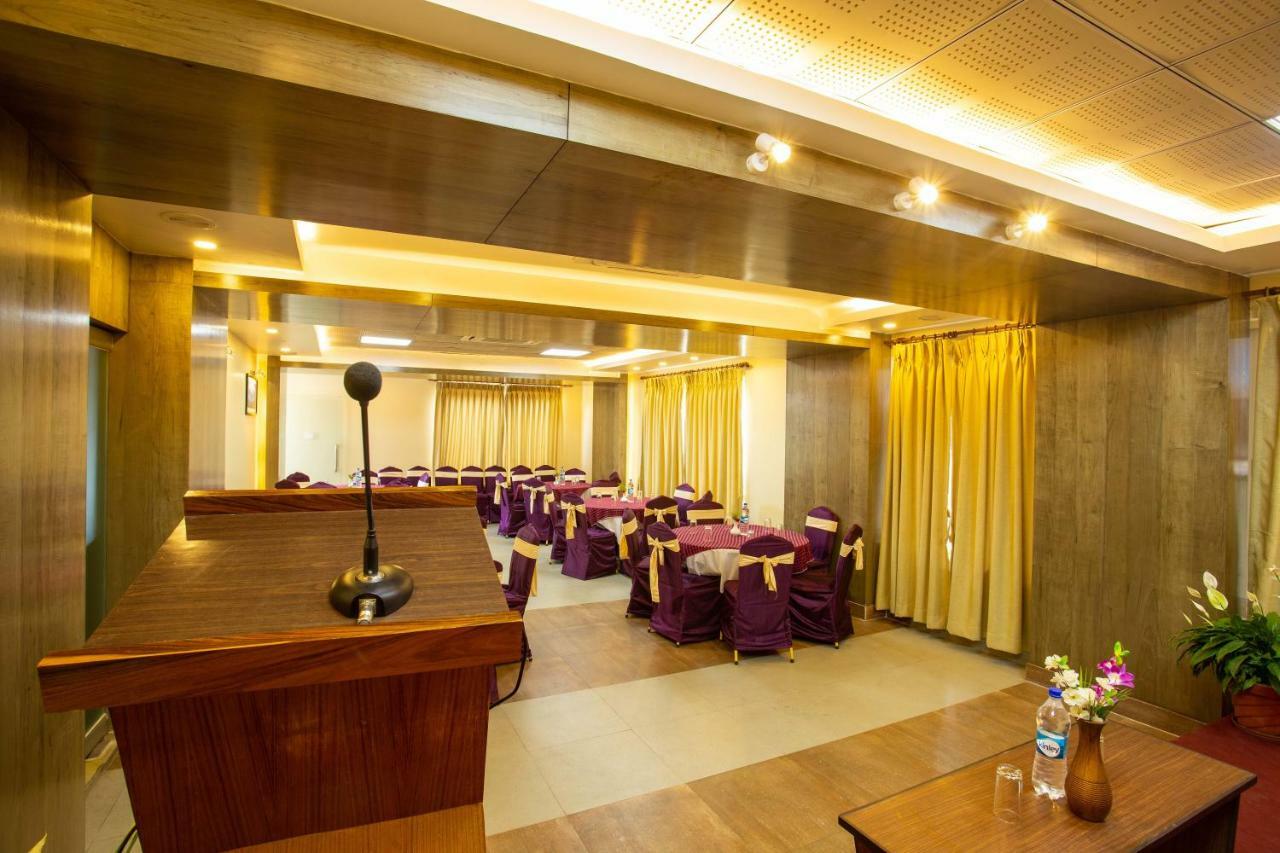 פוקהרה Hotel Lake Paradise מראה חיצוני תמונה