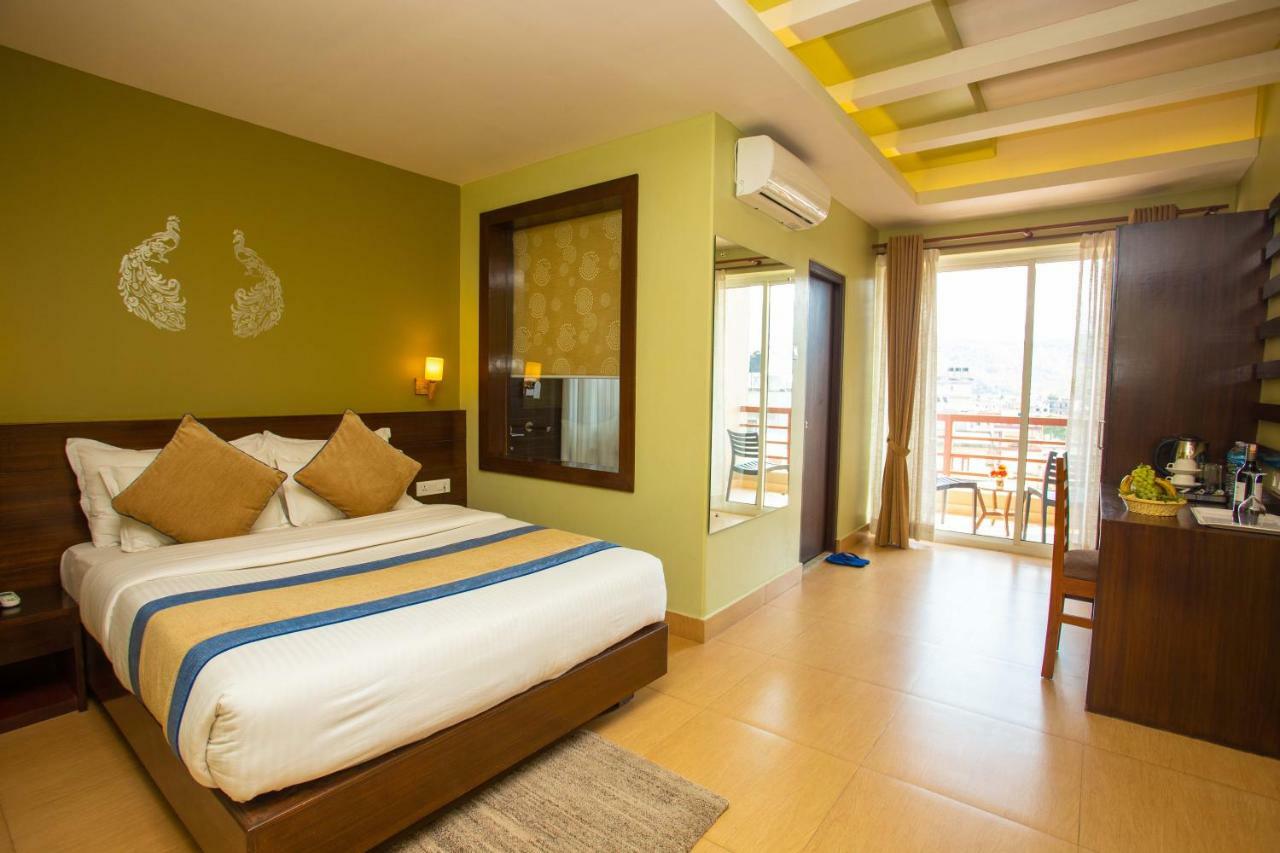 פוקהרה Hotel Lake Paradise מראה חיצוני תמונה