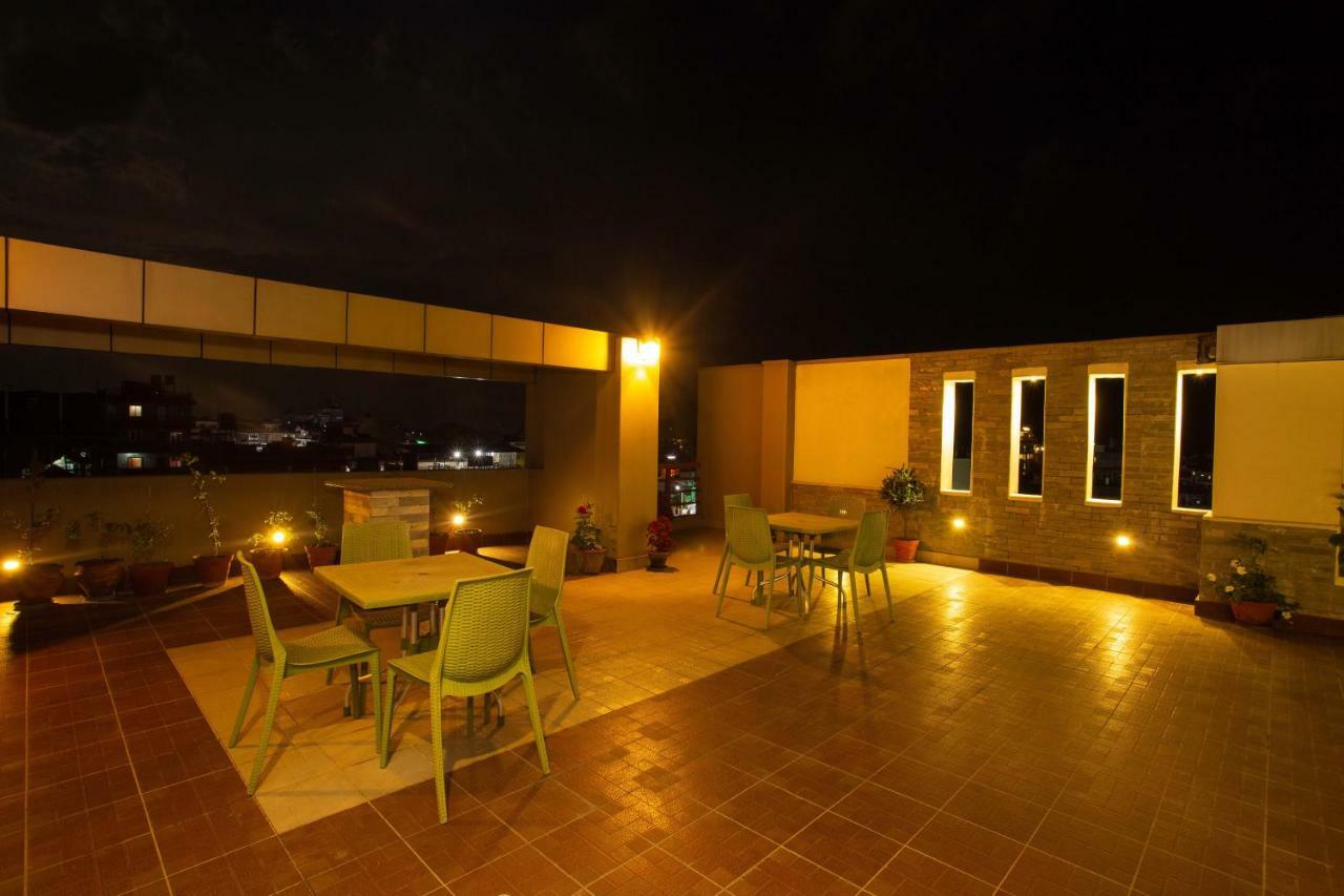 פוקהרה Hotel Lake Paradise מראה חיצוני תמונה