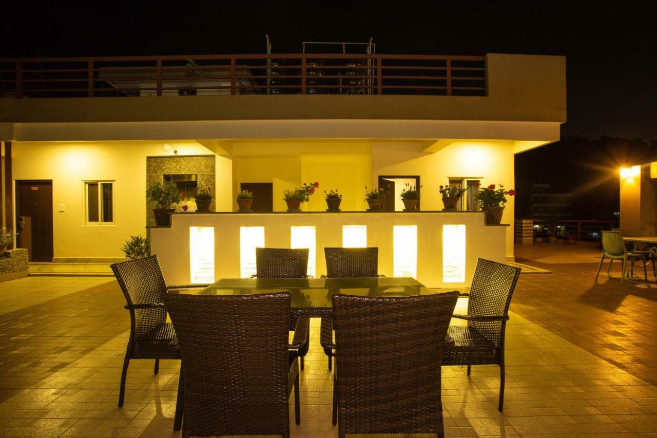 פוקהרה Hotel Lake Paradise מראה חיצוני תמונה