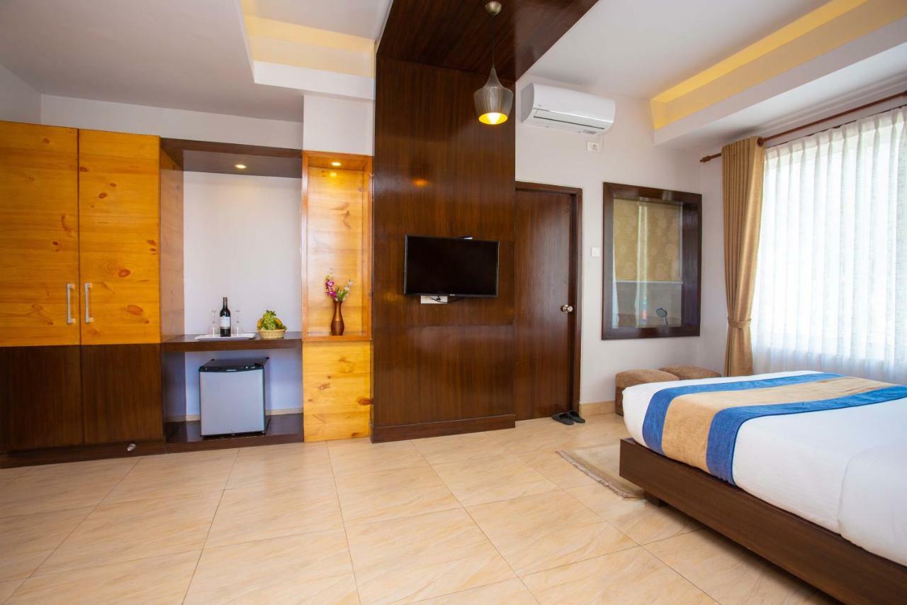 פוקהרה Hotel Lake Paradise מראה חיצוני תמונה