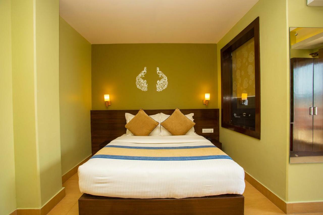 פוקהרה Hotel Lake Paradise מראה חיצוני תמונה